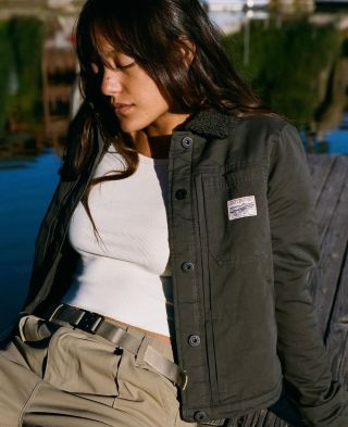 Právě k nám dorazily novinky od @roarkwomens Třeba tato nádherná bunda Open Roads Jacket. Tak se stav to omrknout,...